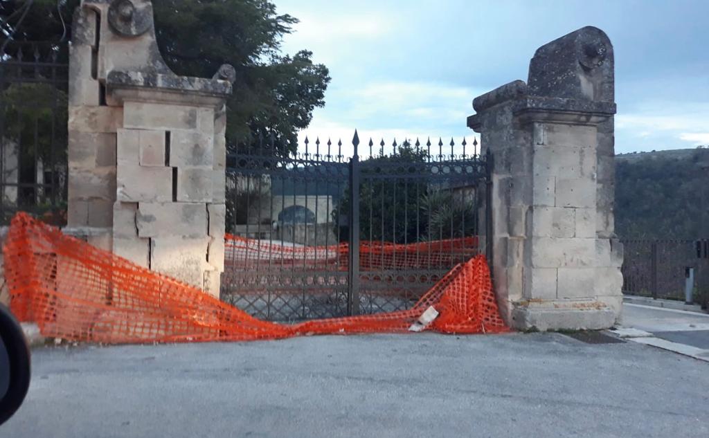Uno strano “museo” all’aperto. Ecco le brutture di Ibla segnalate dal consigliere Giovanni Gurrieri