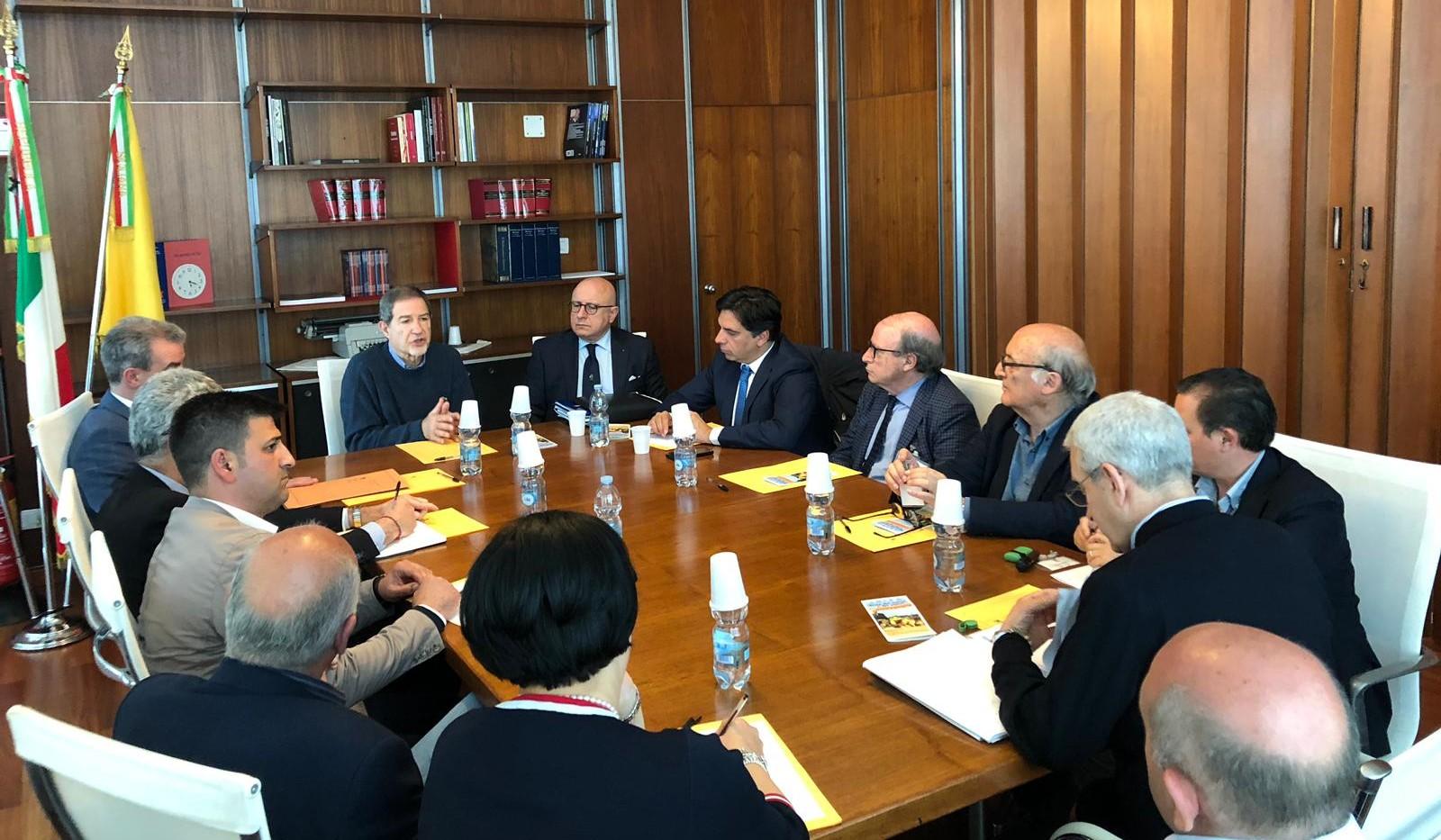 Raddoppio Ragusa – Catania, appello di Regione e sindaci al premier Conte: “S’ha da fare!”