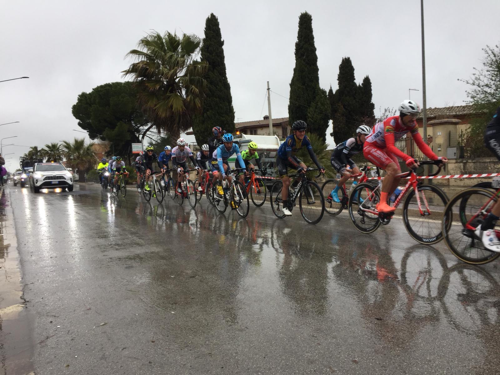 Giro di Sicilia già a Ragusa, Ibla e tra poco traguardo in piazza Libertà. VIDEO