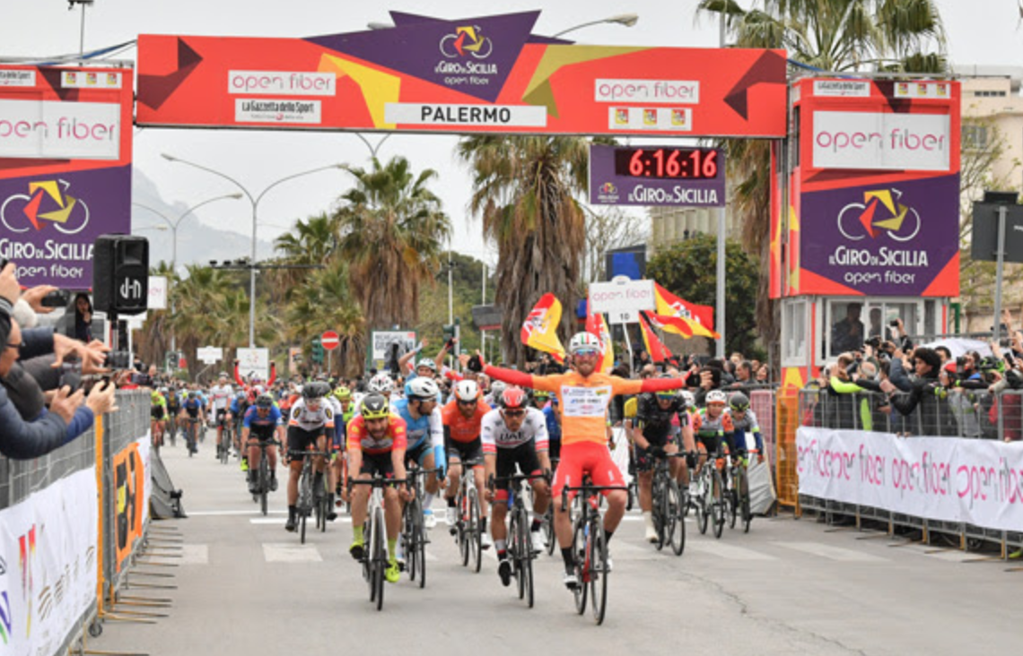 Manuel Belletti vince la seconda tappa del Giro di Sicilia. Questo venerdì arrivo a Ragusa