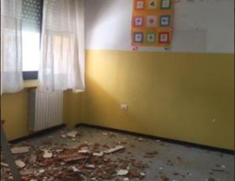 A Vittoria crolla soffitto a scuola. Pericolo per gli allievi