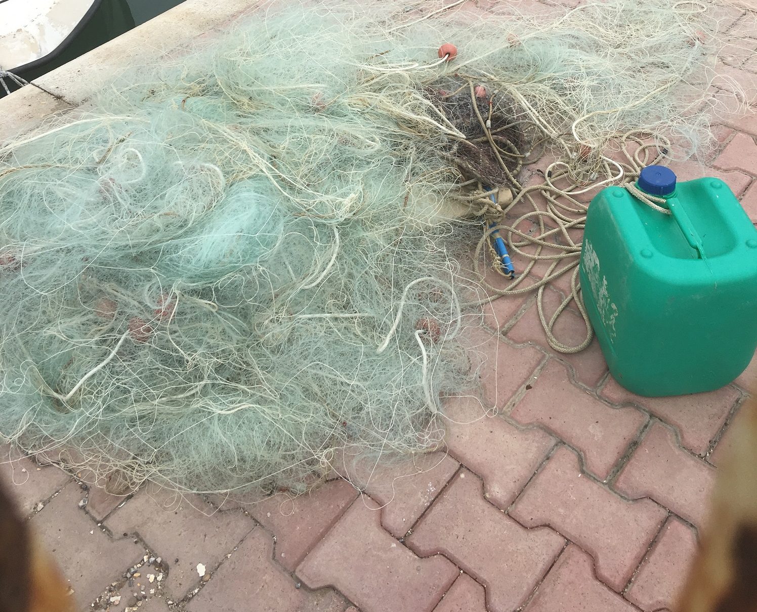 Sequestrate a Scoglitti reti e attrezzature da pesca abusive