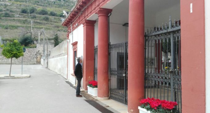 Gli strani furti al cimitero di Ragusa