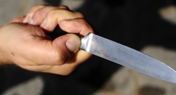 Marito tenta di uccidere la moglie  a pranzo in un noto locale a Modica. Indagini della polizia