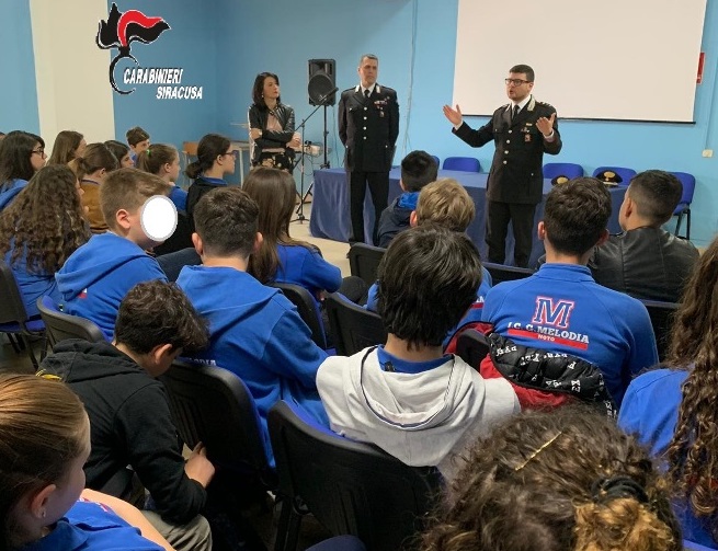 I Carabinieri incontrano gli alunni del Melodia di Noto