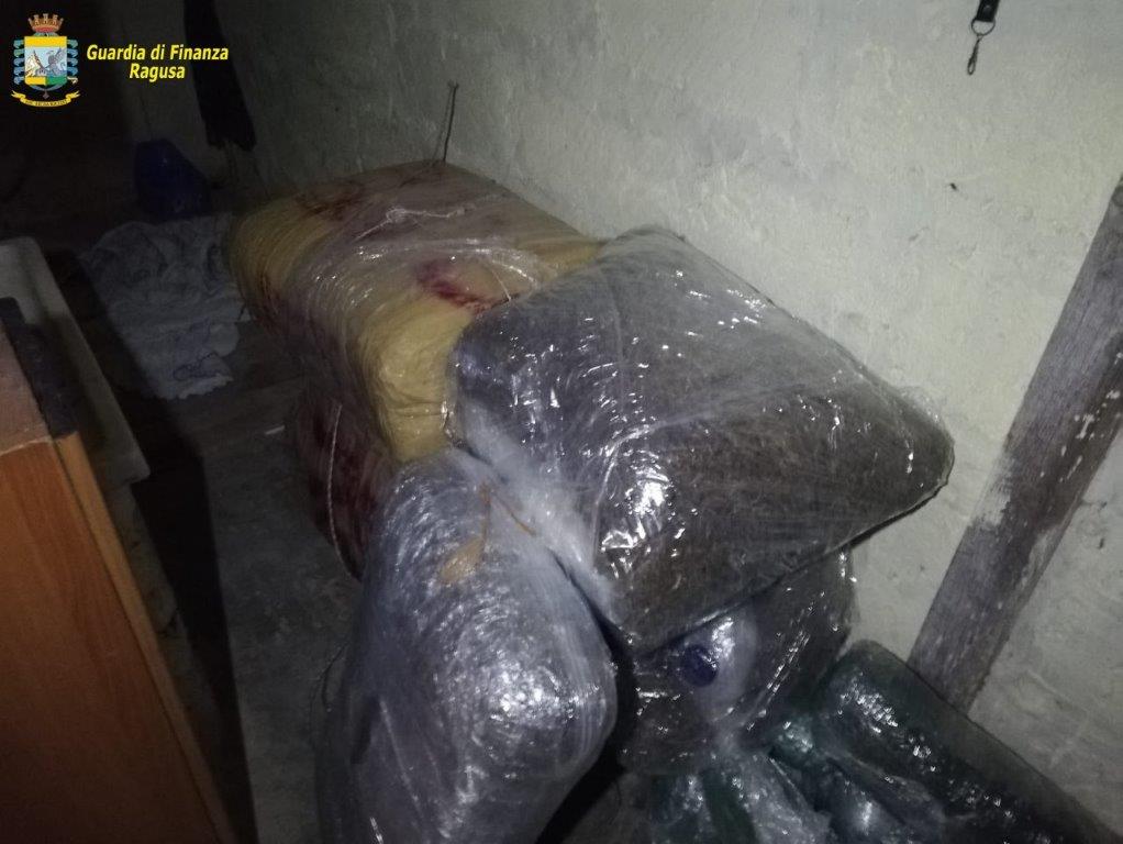 Arrestati due vittoriesi. Detenevano e spacciavano droga