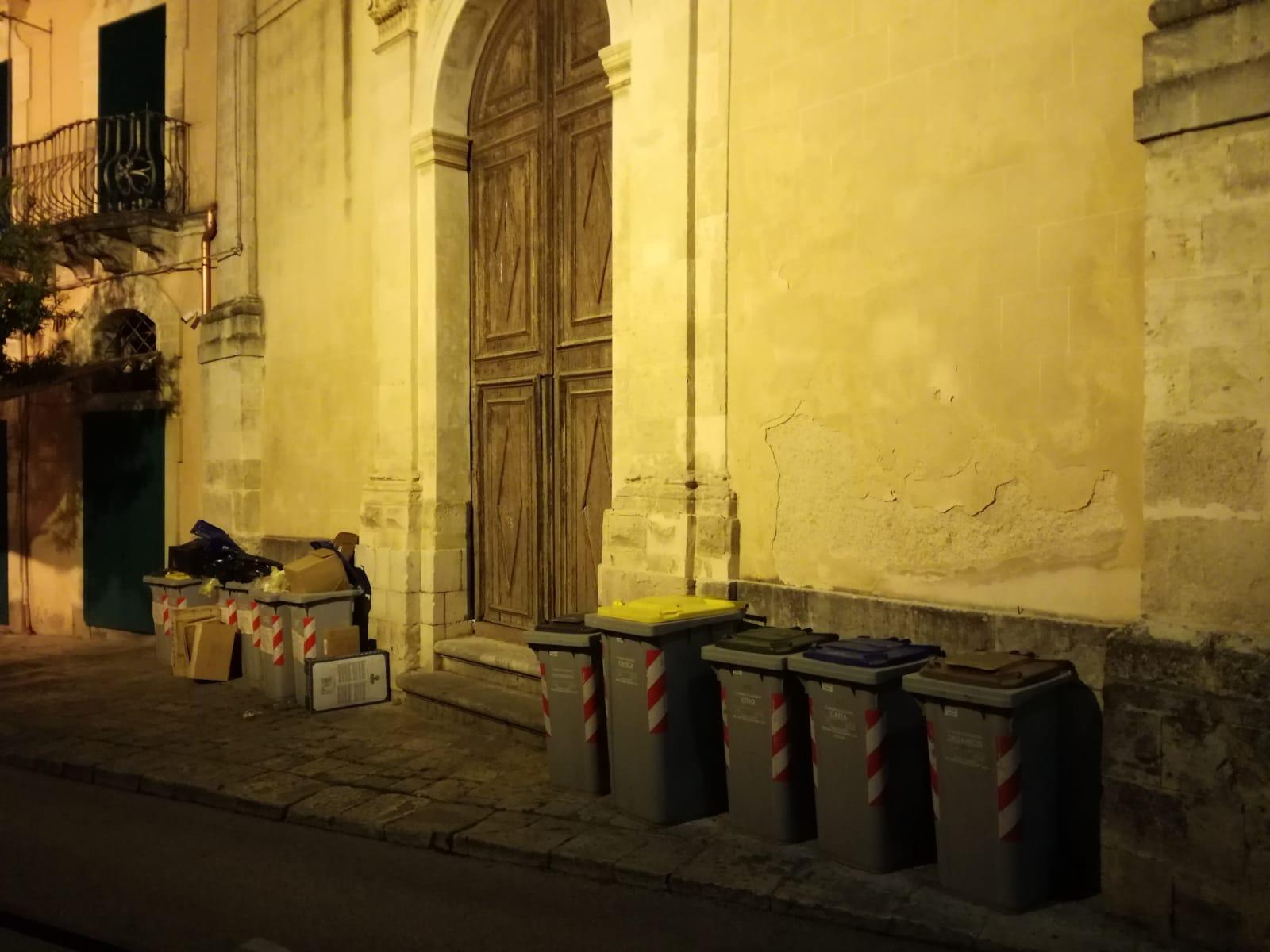 Togliere i cassonetti davanti ai monumenti. La proposta del consigliere Gurrieri