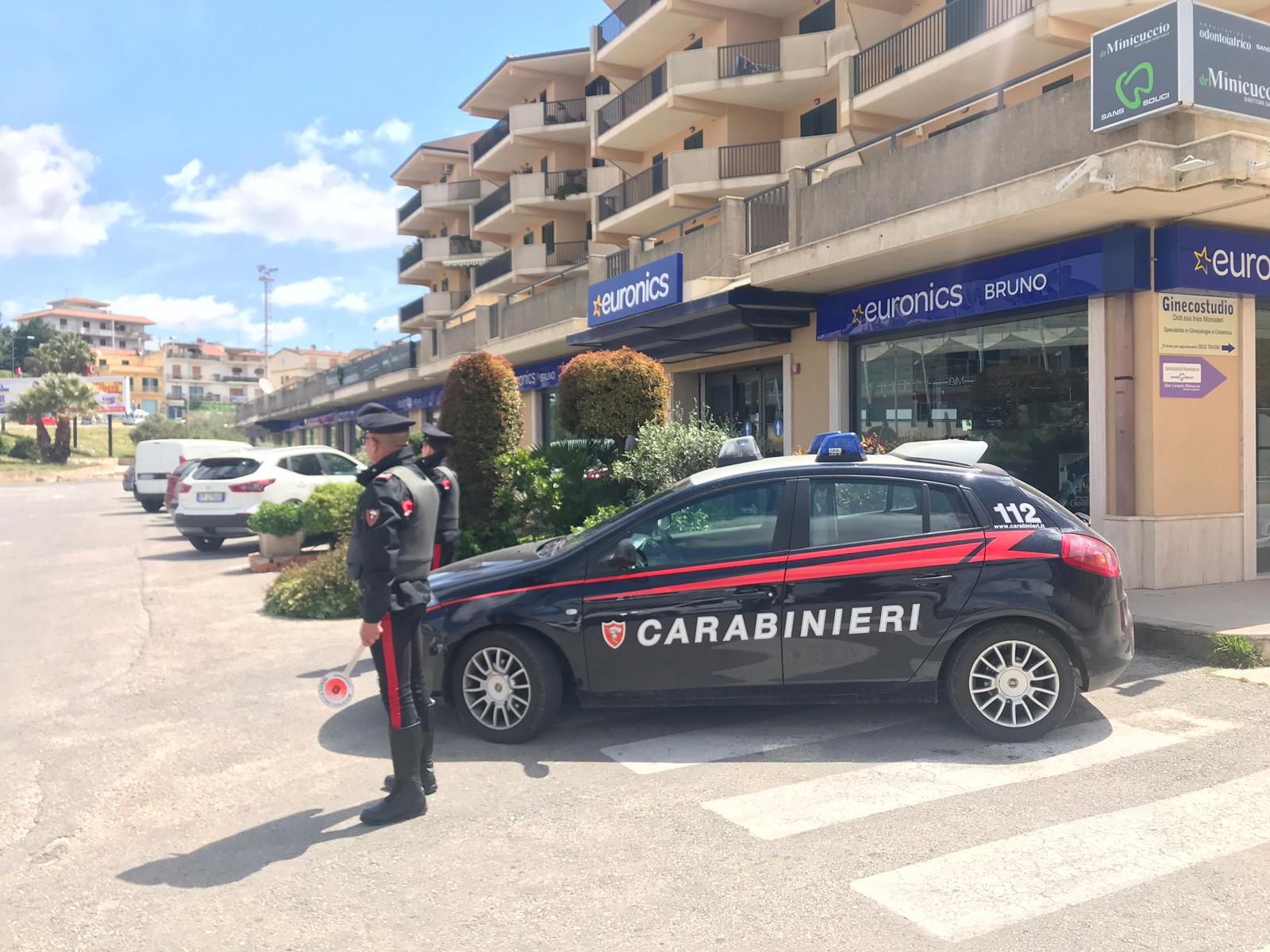 E’ nigeriano il giovane che ieri ha dato di matto al centro commerciale di Modica