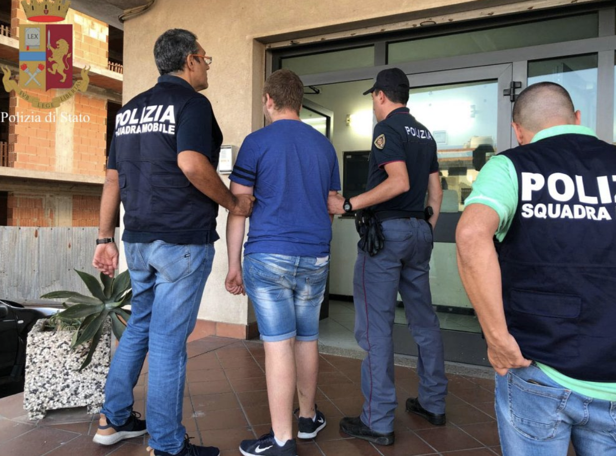 Rimesso in libertà il 22enne accusato di rapinare e aggredire i giovani gay a Vittoria