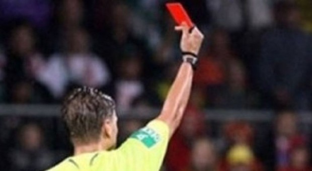 Se l’arbitro insulta il giocatore, accade in Sicilia
