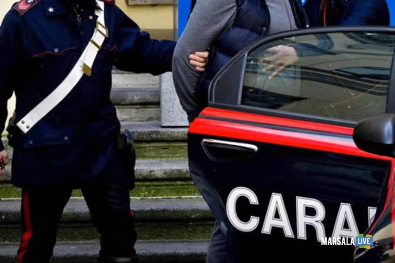 Si allontana dalla provincia di Ragusa, si siede sui binari della stazione di Rosolini. Arrestato per evasione dai domiciliari