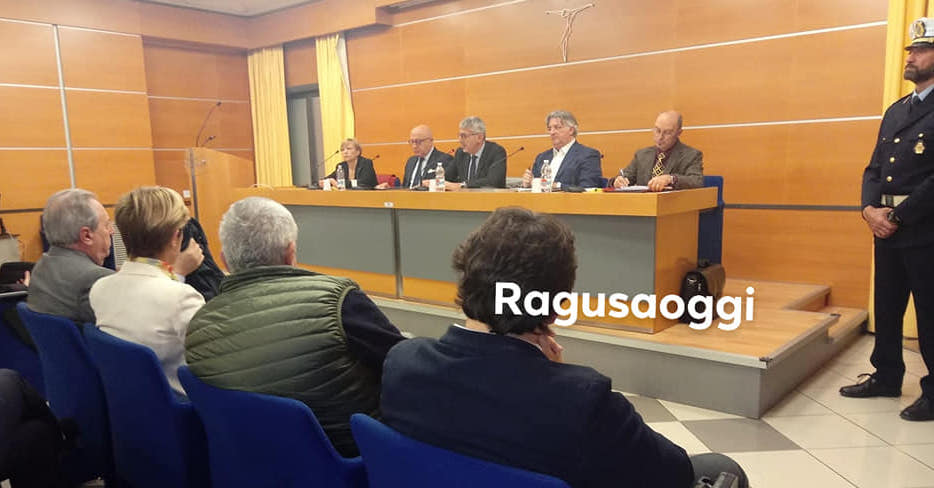 Consiglio comunale aperto sulla Ragusa – Catania con l’assessore Armao. Pochi presenti. VIDEO