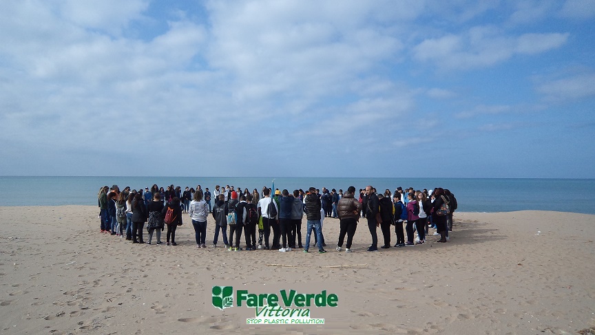 Fare Verde in azione nella spiaggia di Cammarana