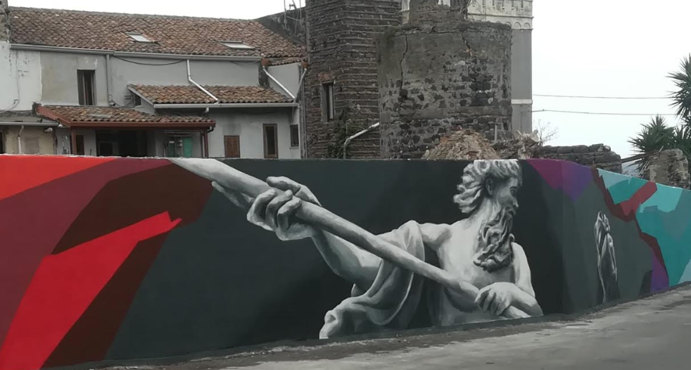 Un murale dedicato al Dio Poseidone all’ ingresso di San Giovanni Li Cuti a Catania