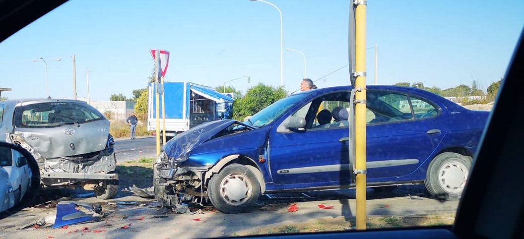 Il semaforo non funziona, incidente sulla Vittoria-Acate