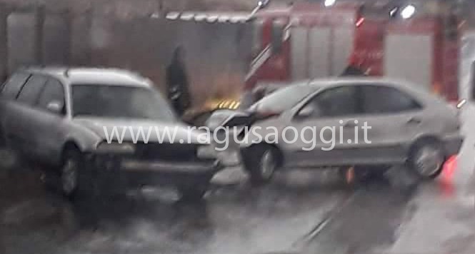Due auto coinvolte in un incidente stradale sulla Sp 16