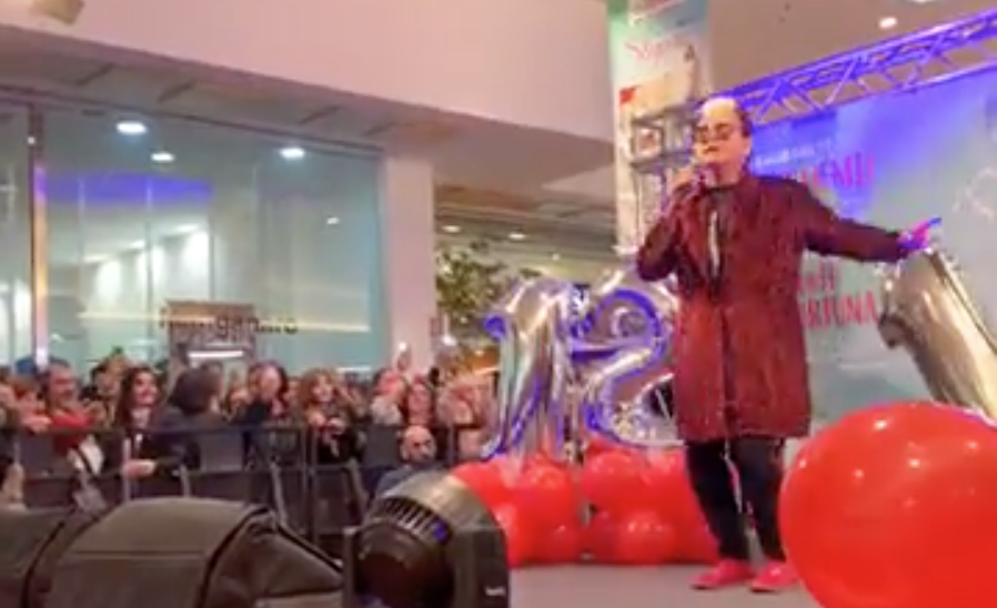 Malgioglio canta a Ragusa e si innamora? VIDEO
