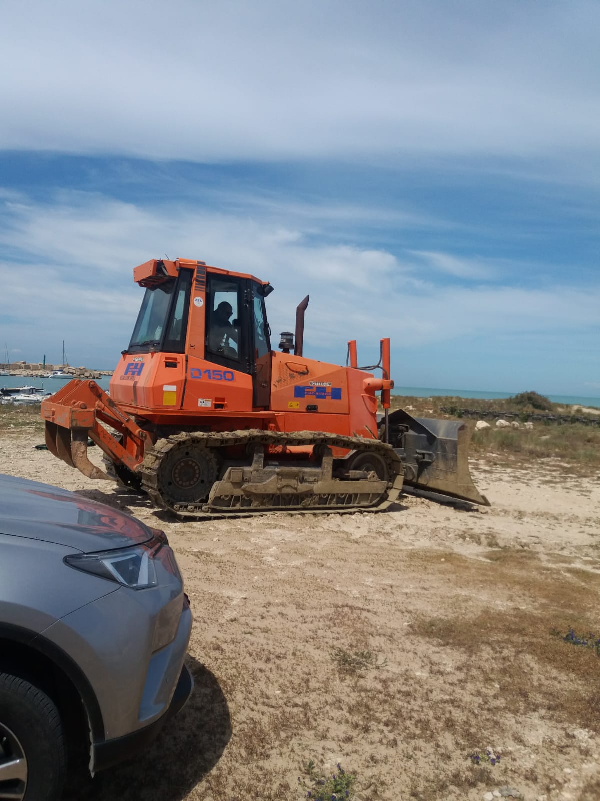 Livellamento della sabbia e lavori alla Villa Comunale di Vittoria