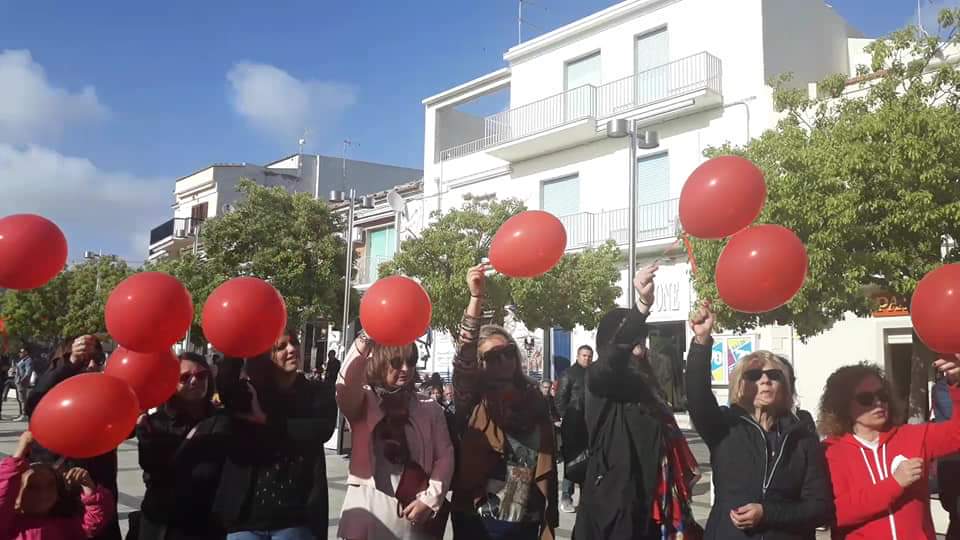Addio ad Alice: a Marina di Ragusa 33 palloncini in volo come i suoi anni
