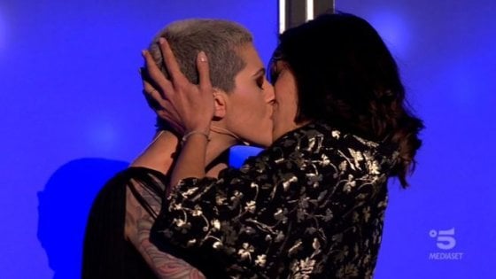 Antonella ed Elisa si sposano. Fiori d’arancio per la cantante siciliana Lo Coco.