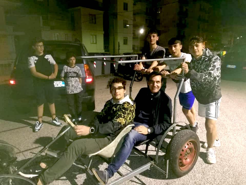 Tutto pronto per la Wacky Races in viale dei Platani