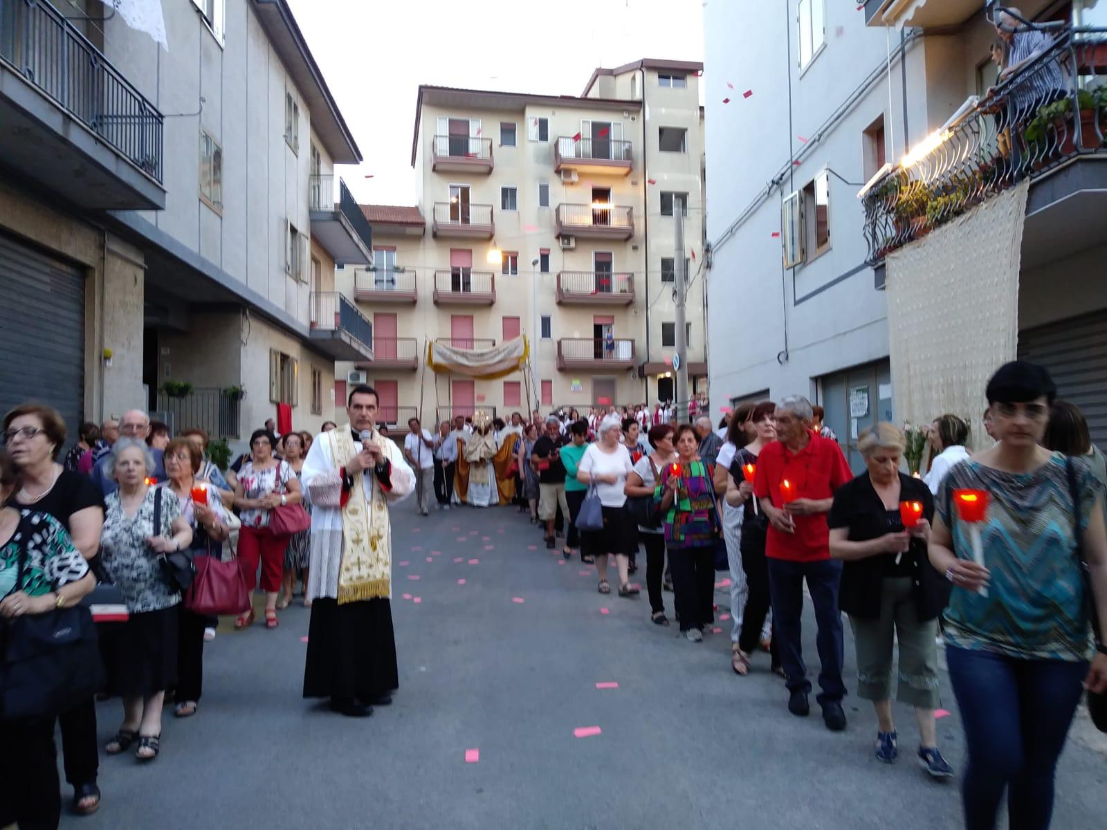 Sacro Cuore a Ragusa, ieri la processione eucaristica