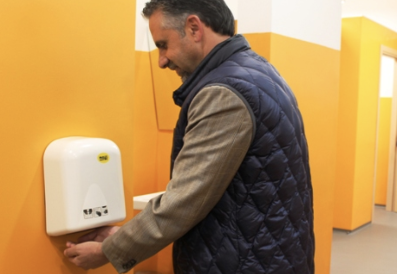 I bagni pubblici in via S. Elisabetta a Modica sono indecorosi