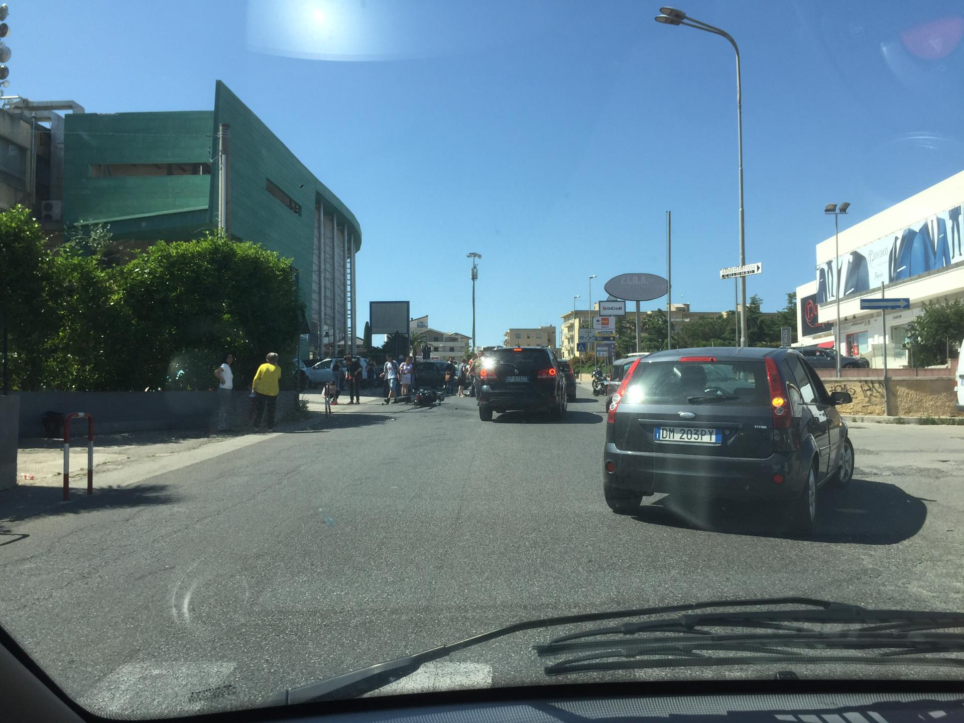 Incidente stradale a Modica al polo commerciale