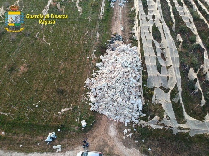 Rifiuti: sequestrata nel Ragusano discarica abusiva con 30mila tonnellate di rifiuti pericolosi
