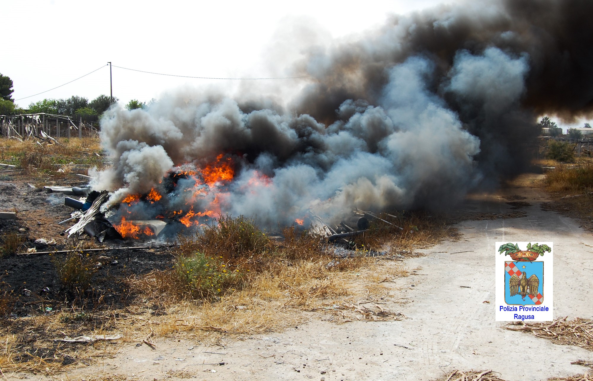 E’ guerra alle fumarole: istituzioni e imprese uniti contro i roghi illegali