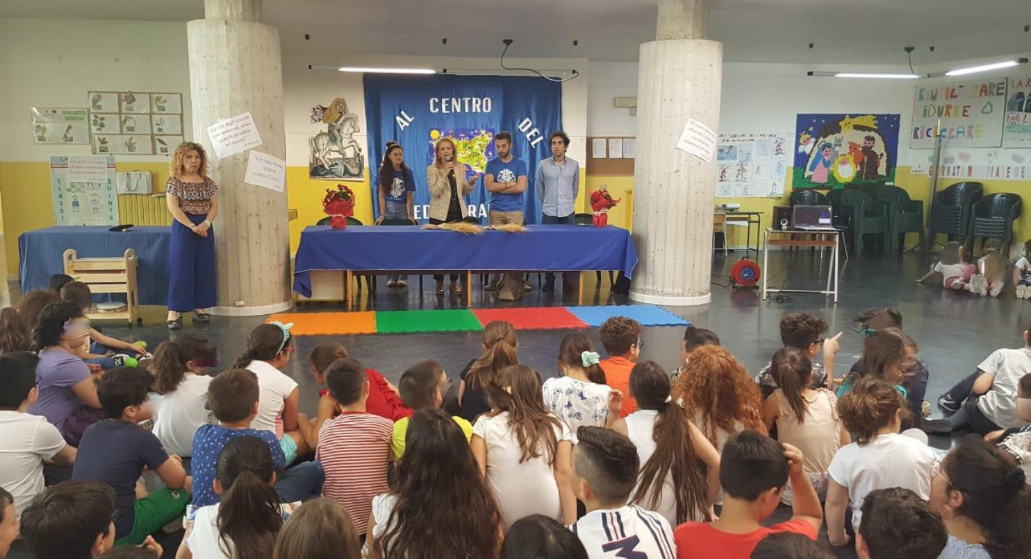 Il Leo Club Modica ha donato un kit di materiale didattico alla scuola Albo