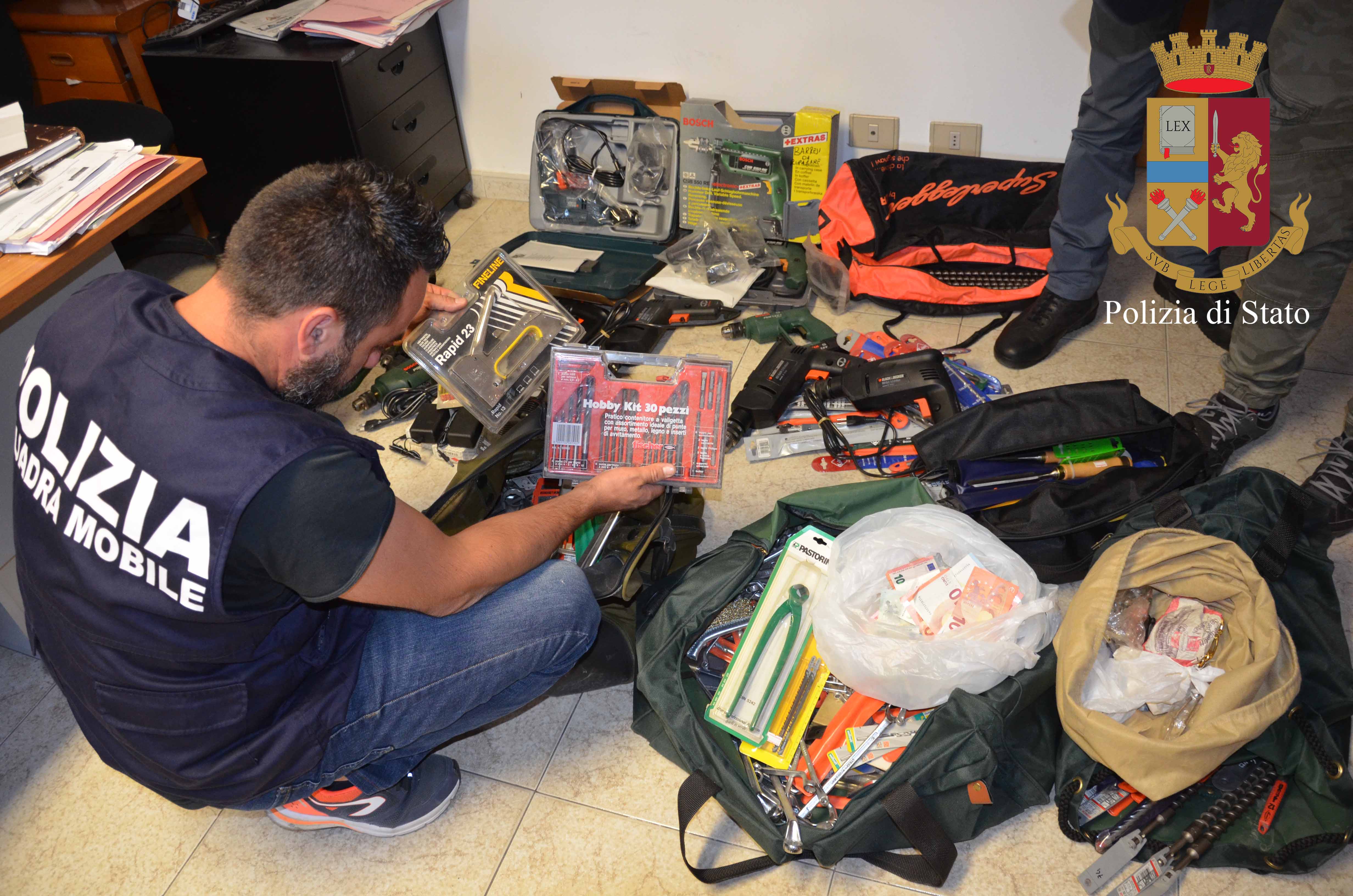Ladri pregiudicati colti in flagrante a Ragusa con oltre 10.000 euro di refurtiva