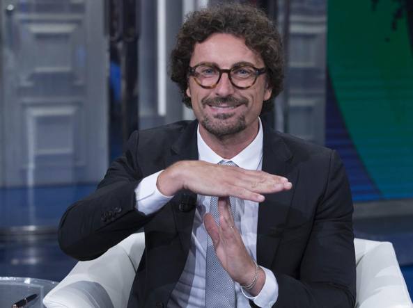 Toninelli in Sicilia: “No al ponte”. Sulla Ragusa-Catania: “Noi puntiamo ad un’infrastruttura utile”