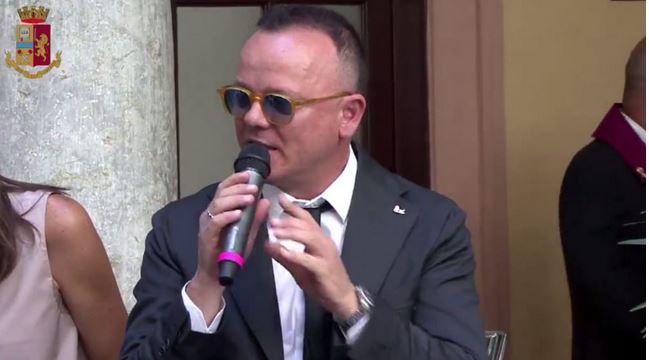 Gigi D’Alessio per ricordare in Questura la strage di via D’Amelio. Fiammetta Borsellino se ne va