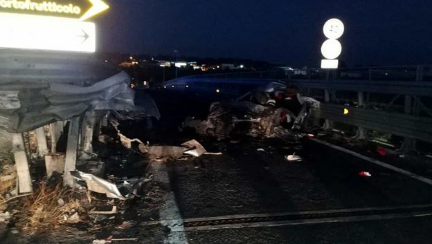 Incidente all’Asse dei servizi di Catania, un morto e sette feriti: quattro sono bambini