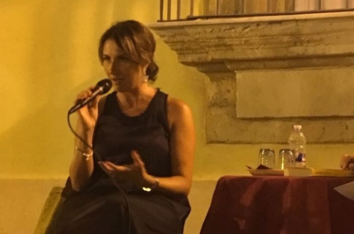 A Marina di Ragusa la scrittrice Cristina Cassar Scalia presenta il romanzo “La logica della lampara”.