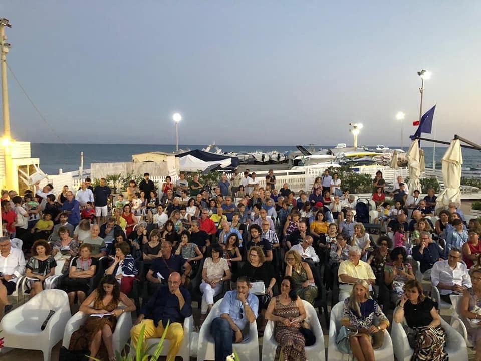 A Marina di Ragusa, il libro Della Antipatia: il ricavato in beneficenza