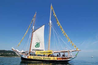 Goletta Verde sulla costa iblea. Iniziative a Scicli sull’emergenza petrolio e sui rifiuti