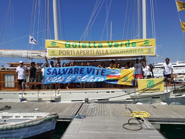 Goletta Verde a Pozzallo con gli equipaggi delle Ong: “Salvare vite non è reato”