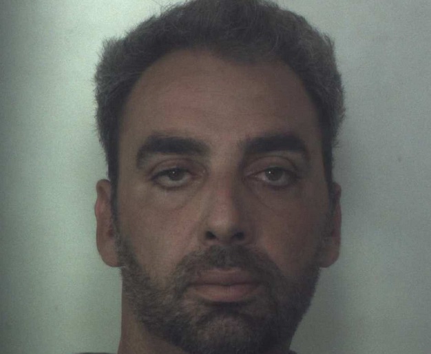 Tenta una rapina alla posta e sequestra il personale all’interno. E’ successo a Siracusa