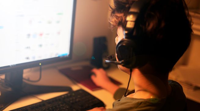 Sesso con minori online, arrestato un uomo a Ragusa: scoperte decine di migliaia di file