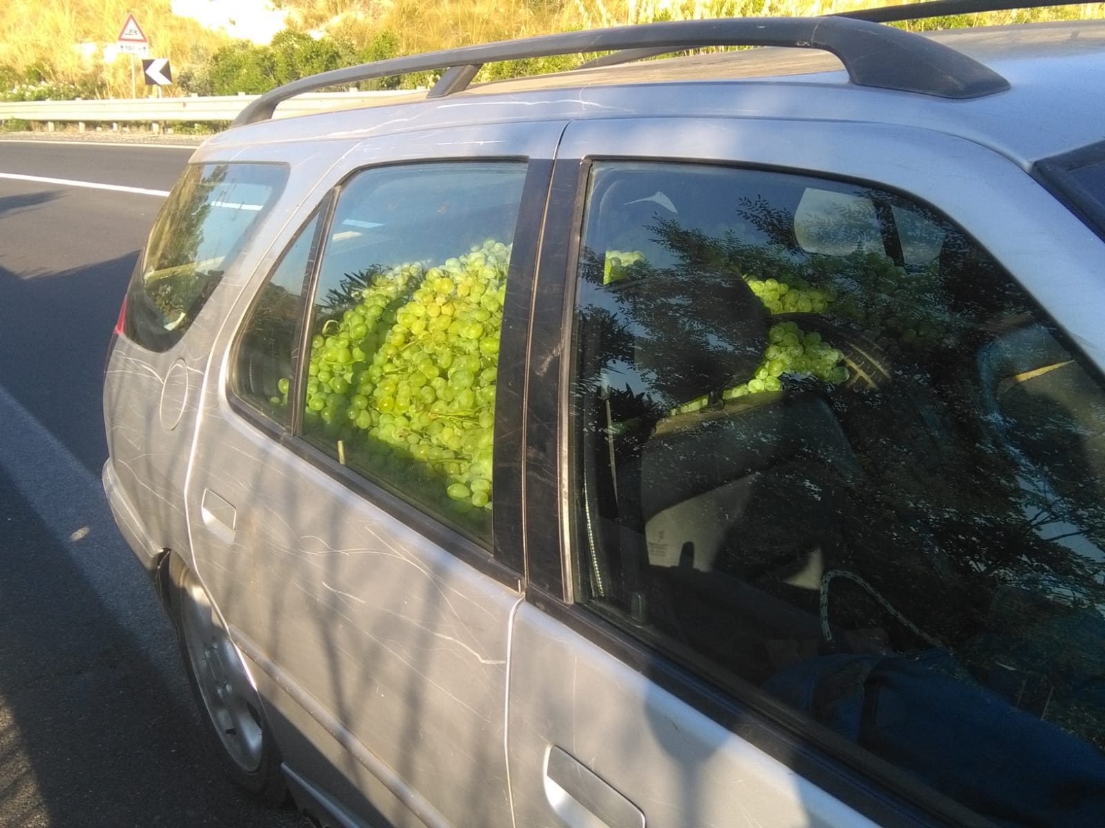 Ritrovata auto con 500 kg di uva sulla Ragusa-Catania