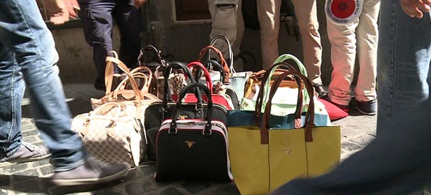 Modica: abusivismo commerciale, sequestrati oltre mille articoli