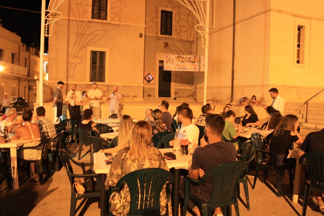 Scoglitti: Fabio Ferrara incanta Il Boss delle Pizze On the Road