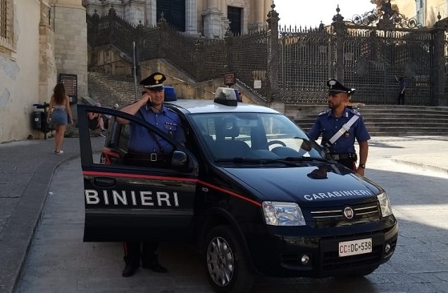 Colpo notturno a Ragusa, cinque indagati: rubavano scooter come in un film