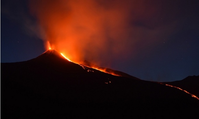 Etna in eruzione: livello di allerta passa da verde a giallo
