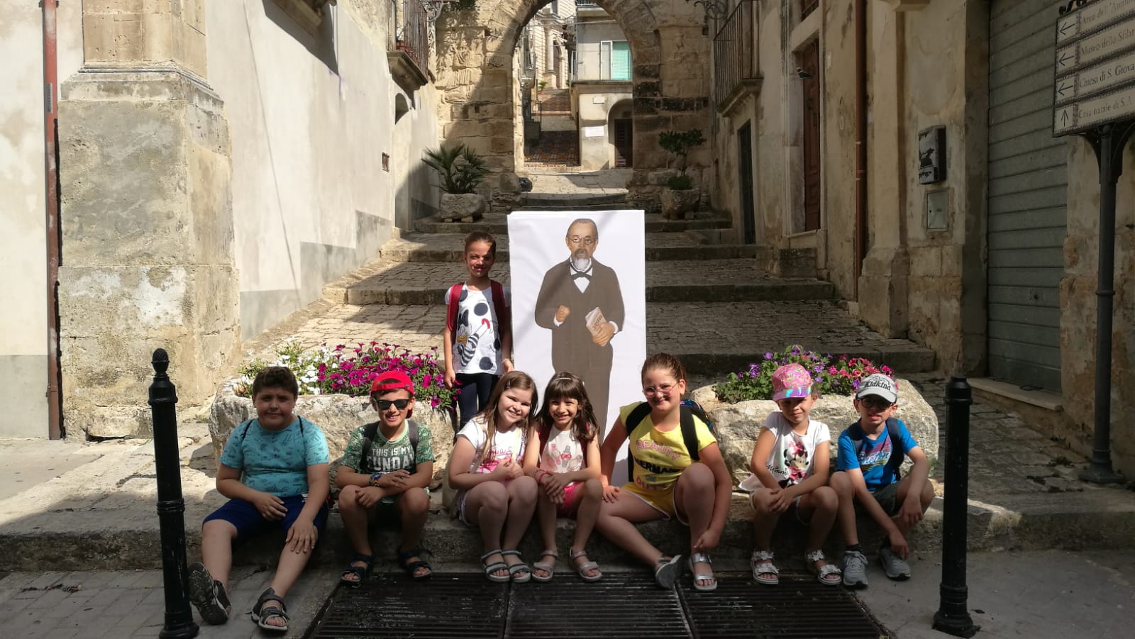 Chiaramonte: Serafino Amabile Guastella tra i bambini. Due appuntamenti per i 200 anni dalla sua nascita