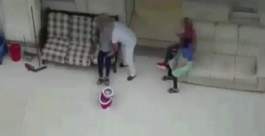 Maltrattamenti in casa di riposo per anziani ecco le immagini shock. VIDEO