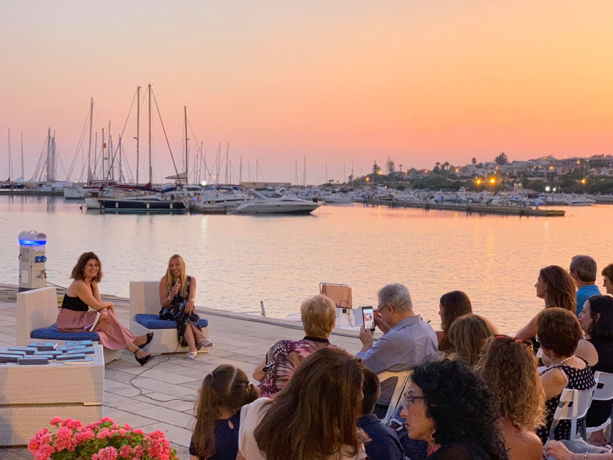 Con un noir è iniziata la mini rassegna letteraria “Porto un libro” al porto turistico di Marina