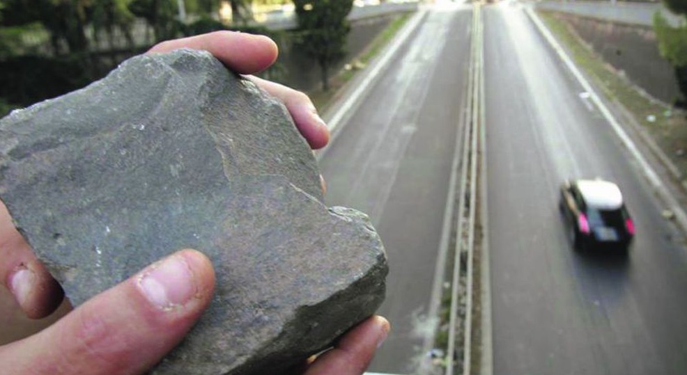 Lancio di sassi sulla Pozzallo-Pachino: arrestato Cladio Sipione
